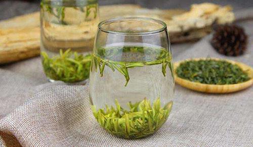 绿茶冲泡时是否需要先洗茶？喝没洗的绿茶是不讲卫生吗？