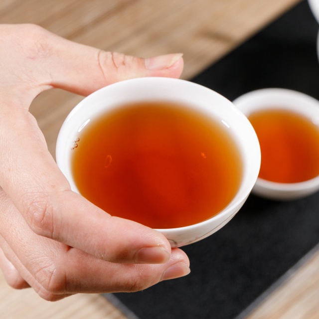 乌龙茶是青茶，却有红茶醇厚绿茶清香