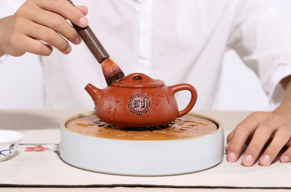 如何去除紫砂茶具的异味？