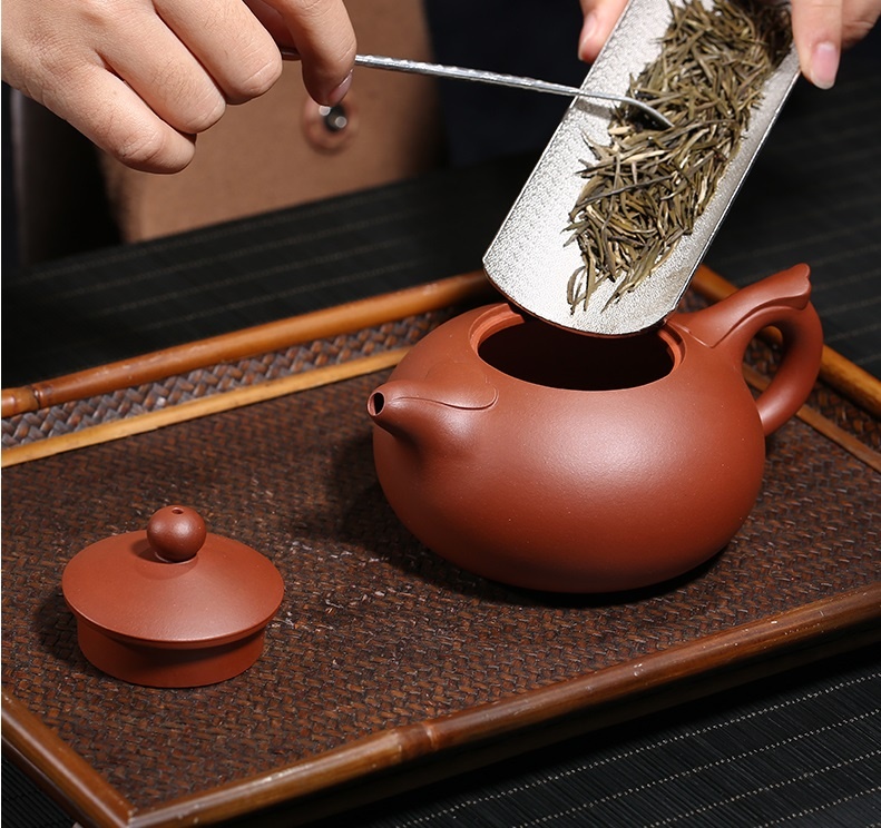 用紫砂茶具，增加品茶的韵味