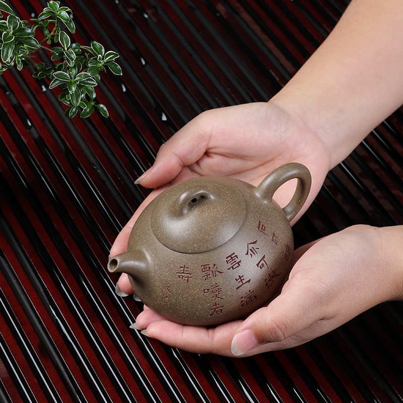 紫砂壶，是泡茶工具，也是艺术品。