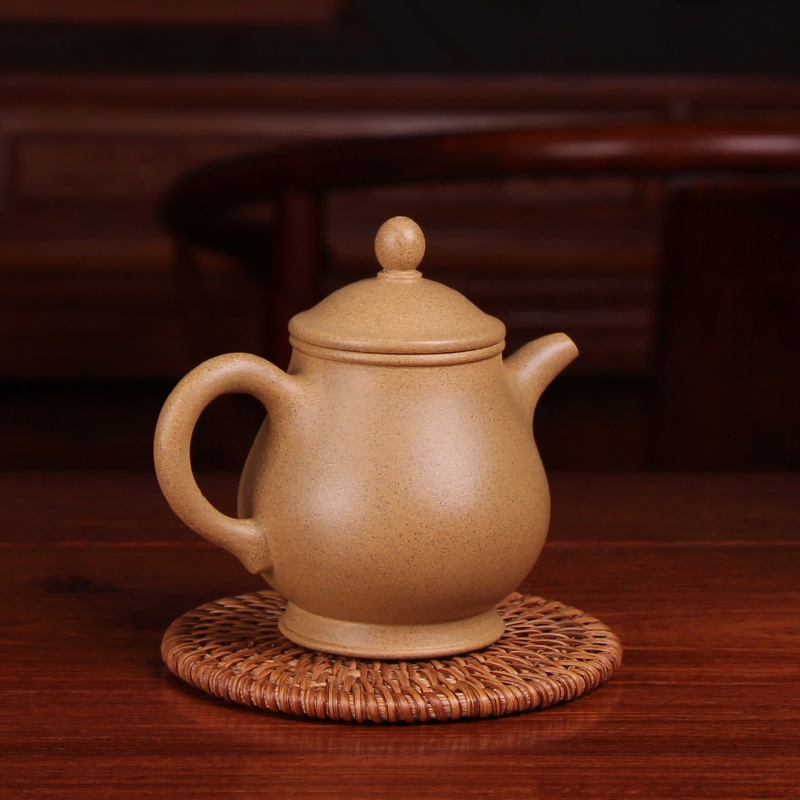 紫砂壶，是泡茶工具，也是艺术品。