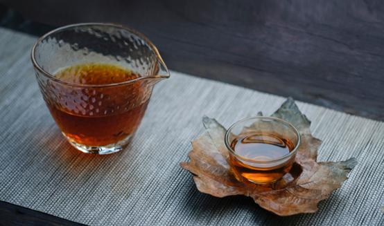 一篇关于冲泡对茶叶健康功效影响的综述文章